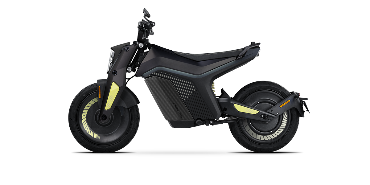 I AM. Stromboli Black