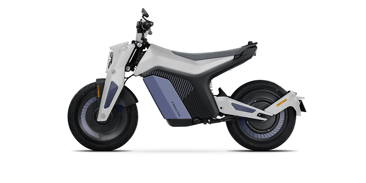 I AM. Mont Blanc White